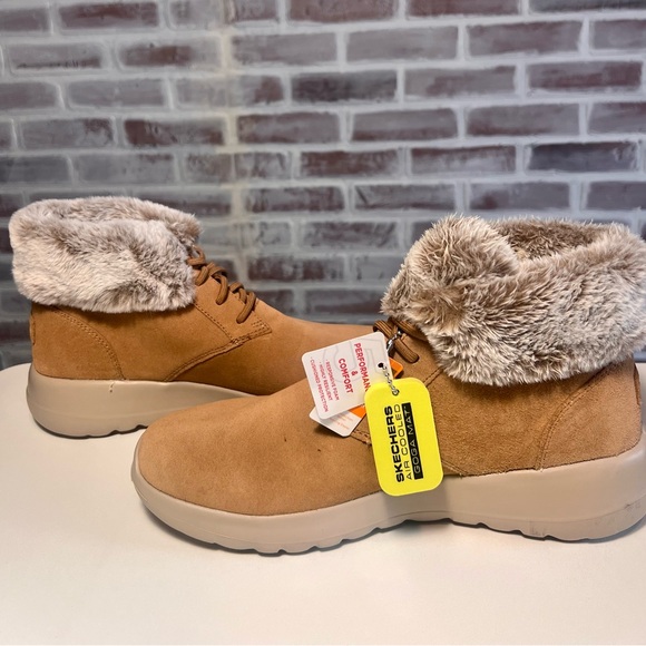 Skechers Women’s On the Go Joy Plush Dreams Boot - Picture 4 of 4